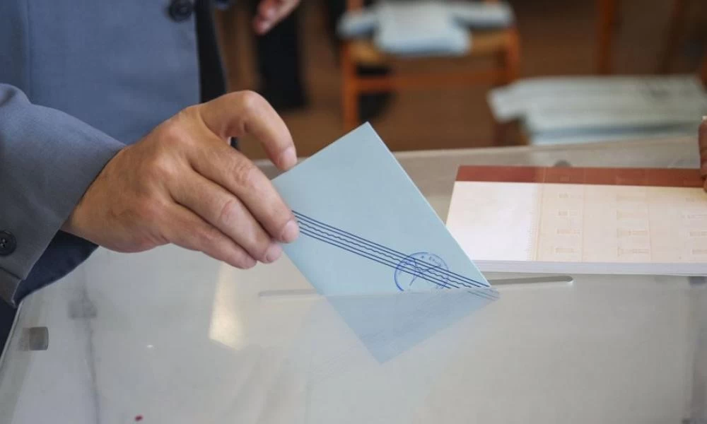 Δημοσκόπηση Metron Analysis: Παραμένει στις 10 μονάδες η διαφορά ΝΔ-ΣΥΡΙΖΑ